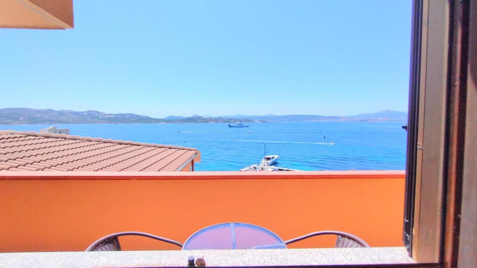 Appartamentino panoramico...con finestra sul mare! La Maddalena  Exterior foto